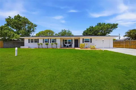 5726 Waneta Pl, Sarasota, FL 34231