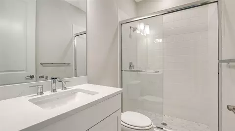 Bath - 10005 Powell Ave, Parrish, FL 34219 photo 3 of 4