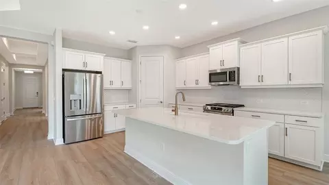 Kitchen - 10005 Powell Ave, Parrish, FL 34219 photo 2 of 4