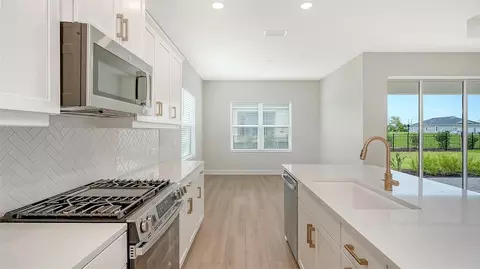 Kitchen - 10005 Powell Ave, Parrish, FL 34219 photo 4 of 4