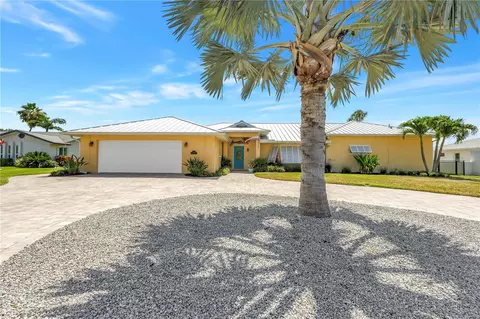 6113 45th St W, Bradenton, FL 34210