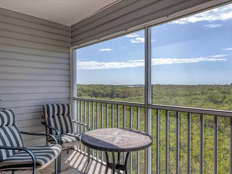 3607 E Bay Dr #206, Bradenton Beach, FL 34217