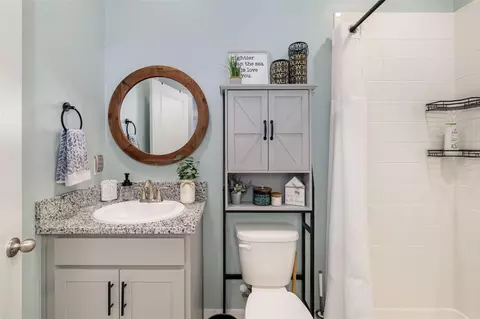 Bath - 15905 5th Ave E, Bradenton, FL 34212 photo 1 of 3