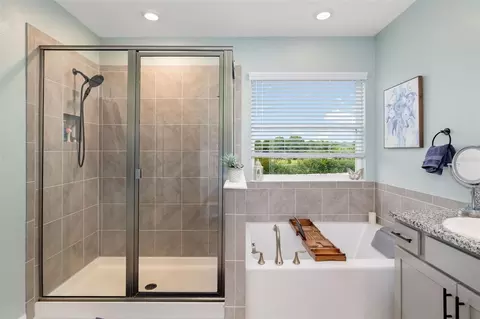 Bath - 15905 5th Ave E, Bradenton, FL 34212 photo 2 of 3