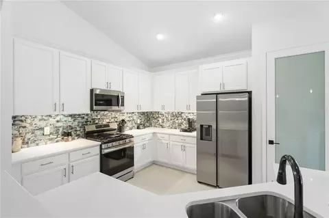 Kitchen - 12731 Rainwashed Loop, Parrish, FL 34219 photo 4 of 5