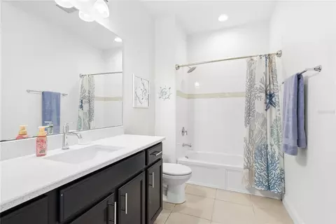 Bath - 12731 Rainwashed Loop, Parrish, FL 34219 photo 3 of 3
