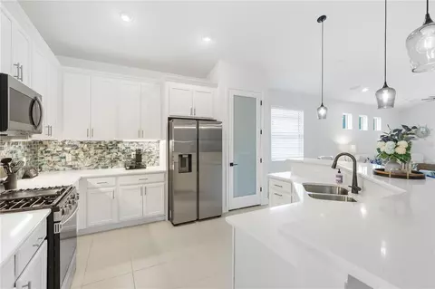 Kitchen - 12731 Rainwashed Loop, Parrish, FL 34219 photo 3 of 5