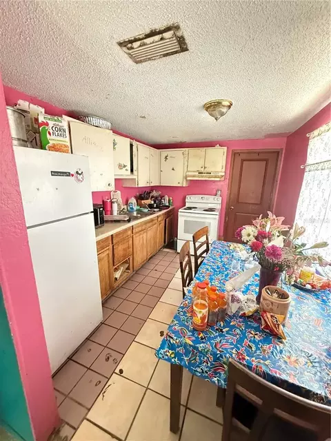 Kitchen - 4212 9th St E, Bradenton, FL 34208 photo 1 of 5