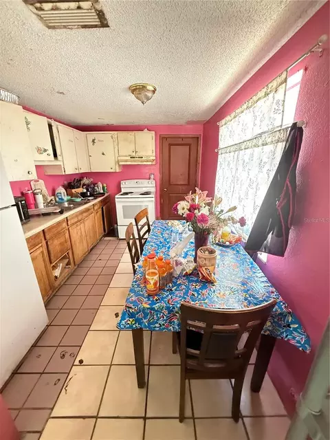 Kitchen - 4212 9th St E, Bradenton, FL 34208 photo 2 of 5
