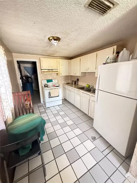 Kitchen - 4212 9th St E, Bradenton, FL 34208 photo 3 of 5