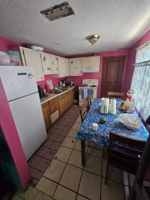 Kitchen - 4212 9th St E, Bradenton, FL 34208 photo 5 of 5