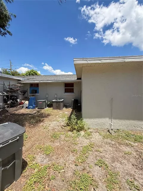 Exterior - 4212 9th St E, Bradenton, FL 34208 photo 4 of 11