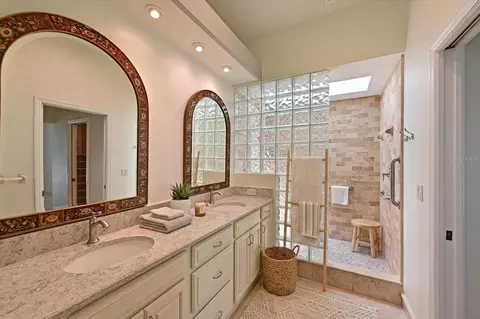 Bath - 6708 90th St E, Bradenton, FL 34202 photo 1 of 4