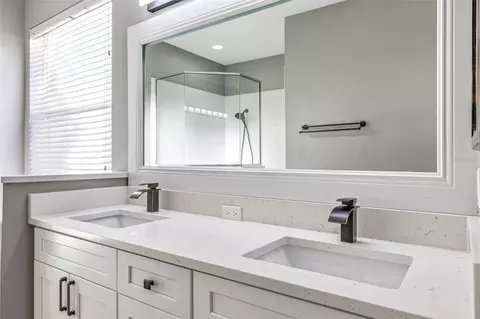 Bath - 6631 63rd Ter E, Bradenton, FL 34203 photo 3 of 5