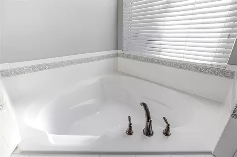 Bath - 6631 63rd Ter E, Bradenton, FL 34203 photo 4 of 5