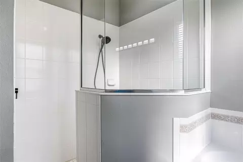 Bath - 6631 63rd Ter E, Bradenton, FL 34203 photo 5 of 5