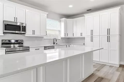 Kitchen - 6631 63rd Ter E, Bradenton, FL 34203 photo 1 of 5