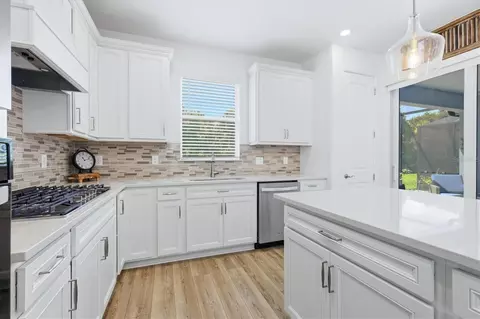 Kitchen - 9289 Ballaster Pointe Loop, Parrish, FL 34219 photo 5 of 6