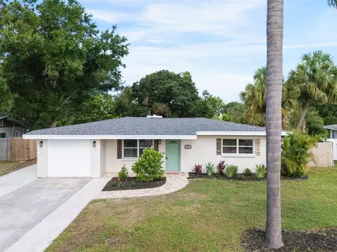 4200 Des Plaines Dr, Sarasota, FL 34233