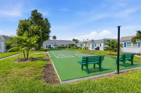 Exterior - 9821 Hernando Ct, Bradenton, FL 34210 photo 6 of 9