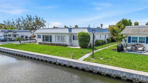 Exterior - 9821 Hernando Ct, Bradenton, FL 34210 photo 7 of 9