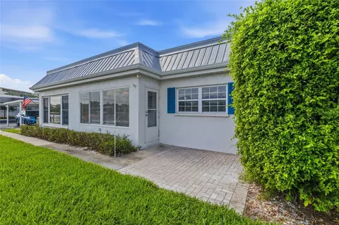 Exterior - 9821 Hernando Ct, Bradenton, FL 34210 photo 4 of 9