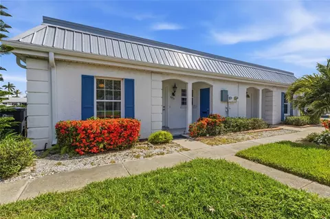 Exterior - 9821 Hernando Ct, Bradenton, FL 34210 photo 2 of 9