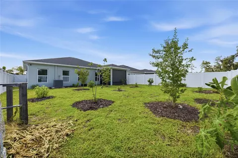Exterior - 822 170th Ct E, Bradenton, FL 34212 photo 6 of 10