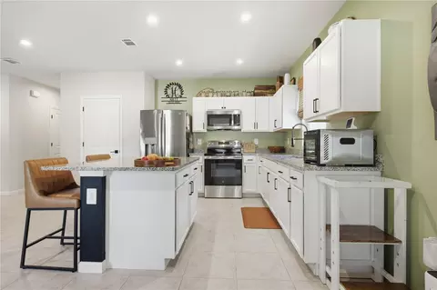 Kitchen - 822 170th Ct E, Bradenton, FL 34212 photo 1 of 5
