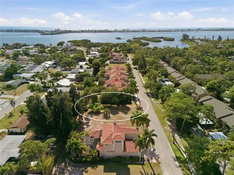 1740 Assisi Dr, Sarasota, FL 34231