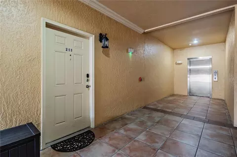 4307 Bayside Village Dr #201, Tampa, FL 33615