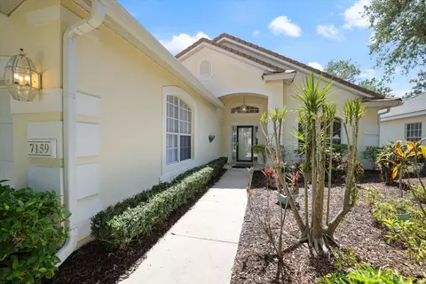 7159 Victoria Cir, University Park, FL 34201