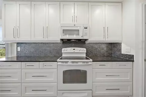 Kitchen - 4226 Kingsfield Dr, Parrish, FL 34219 photo 3 of 4