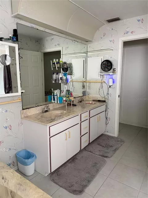 Bath - 4675 32nd Ct E, Bradenton, FL 34203 photo 2 of 3