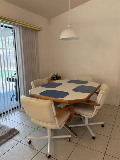 Dining - 4675 32nd Ct E, Bradenton, FL 34203 photo 6 of 8