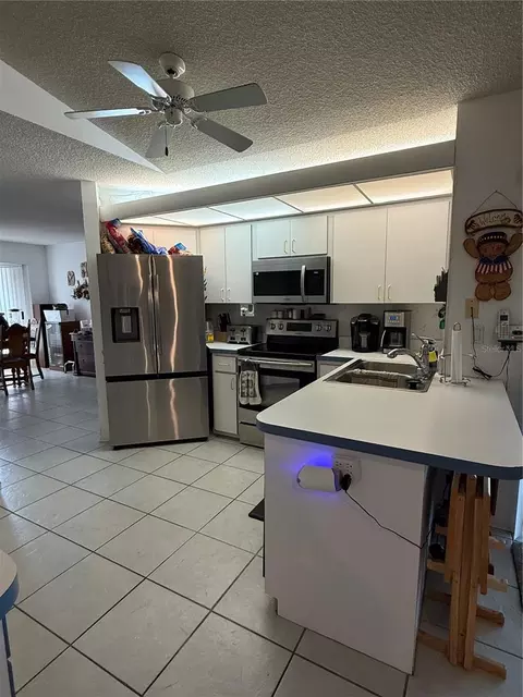 Kitchen - 4675 32nd Ct E, Bradenton, FL 34203 photo 2 of 4
