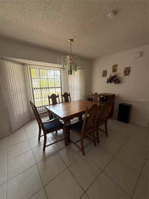 Dining - 4675 32nd Ct E, Bradenton, FL 34203 photo 5 of 8