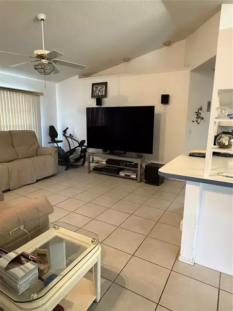 Living - 4675 32nd Ct E, Bradenton, FL 34203 photo 4 of 8