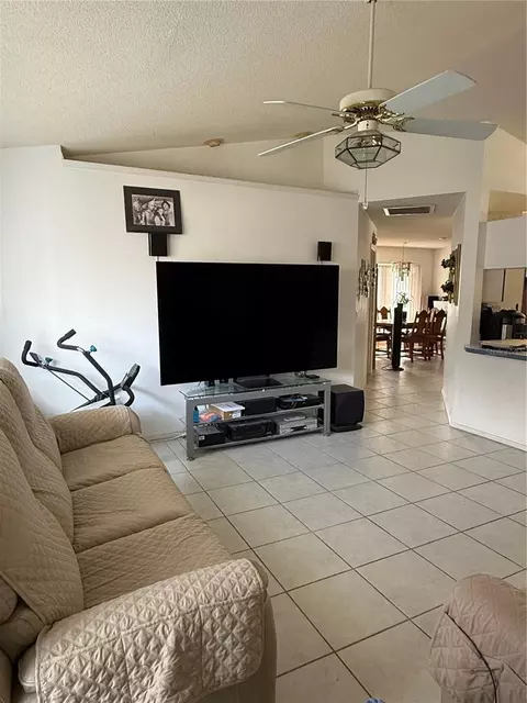 Living - 4675 32nd Ct E, Bradenton, FL 34203 photo 6 of 8