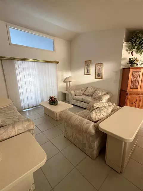 Living - 4675 32nd Ct E, Bradenton, FL 34203 photo 3 of 8