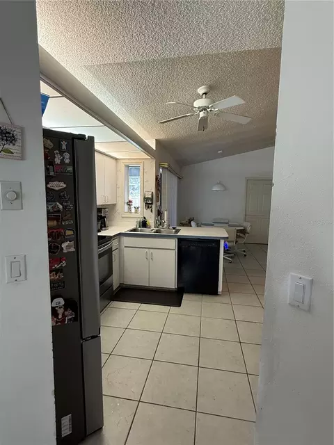 Kitchen - 4675 32nd Ct E, Bradenton, FL 34203 photo 3 of 4
