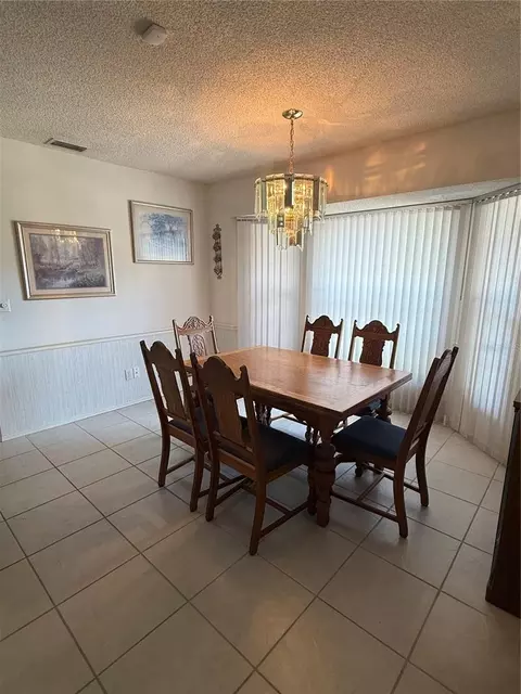 Dining - 4675 32nd Ct E, Bradenton, FL 34203 photo 4 of 8