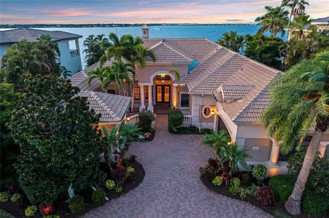 3803 Hawk Island Dr, Bradenton, FL 34208