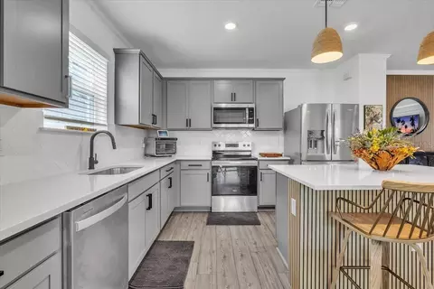 Kitchen - 11783 Moonsail Dr, Parrish, FL 34219 photo 4 of 6