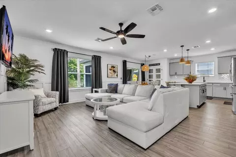 Living - 11783 Moonsail Dr, Parrish, FL 34219 photo 2 of 10
