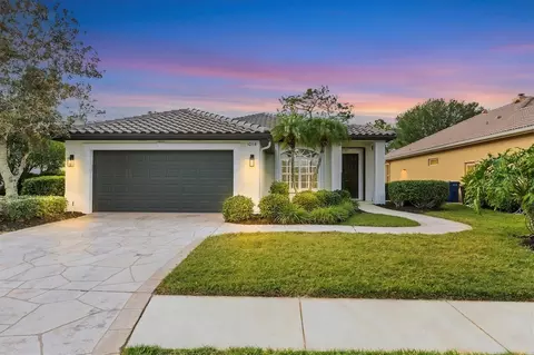 10114 Glenmore Ave, Bradenton, FL 34202