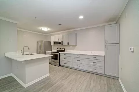 Kitchen - 8932 Manor Loop #102, Bradenton, FL 34202 photo 2 of 8