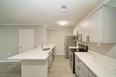 Kitchen - 8932 Manor Loop #102, Bradenton, FL 34202 photo 3 of 8