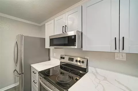 Kitchen - 8932 Manor Loop #102, Bradenton, FL 34202 photo 6 of 8