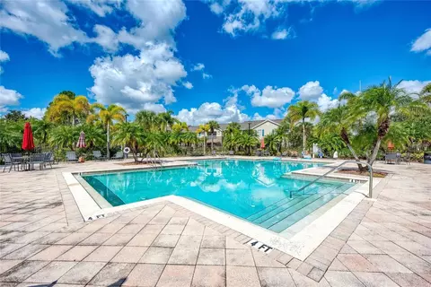Exterior - 8932 Manor Loop #102, Bradenton, FL 34202 photo 11 of 13